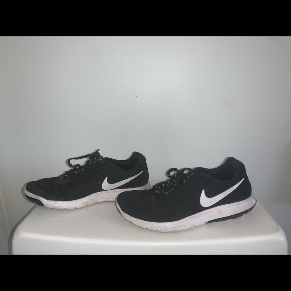 Black Nike Flex Experience RN 5